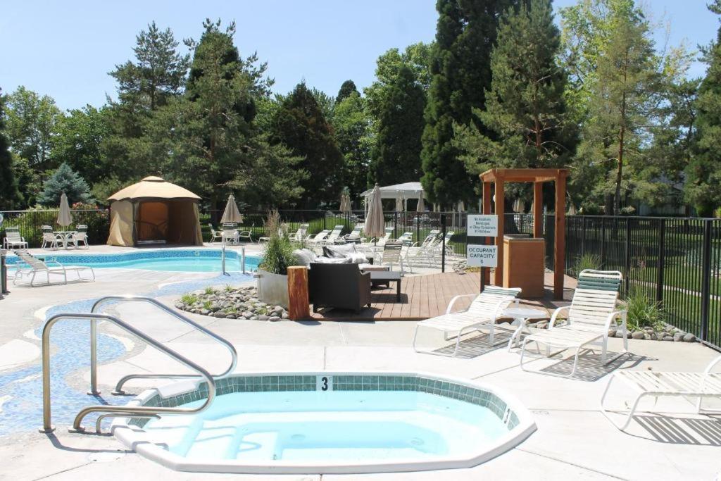 Thunderbird Resort Club Sparks Exteriör bild
