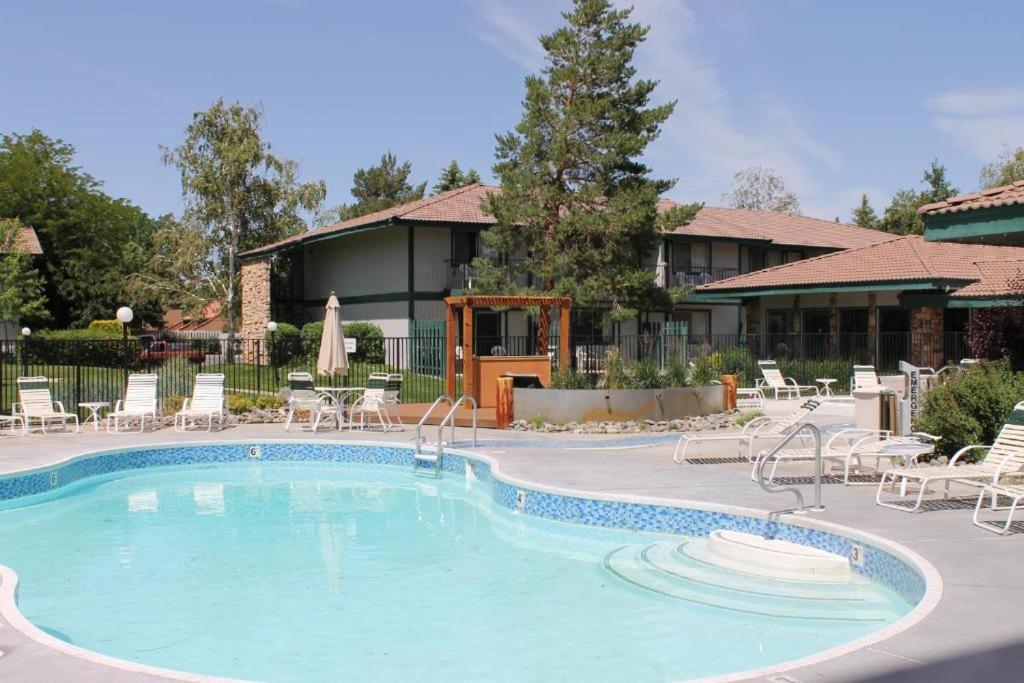Thunderbird Resort Club Sparks Exteriör bild